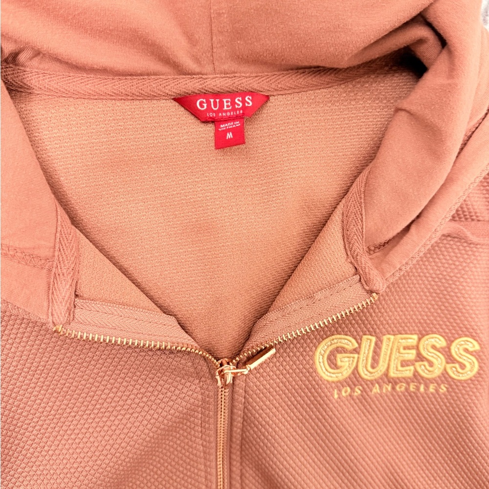GUESS - Picture 3 of 7